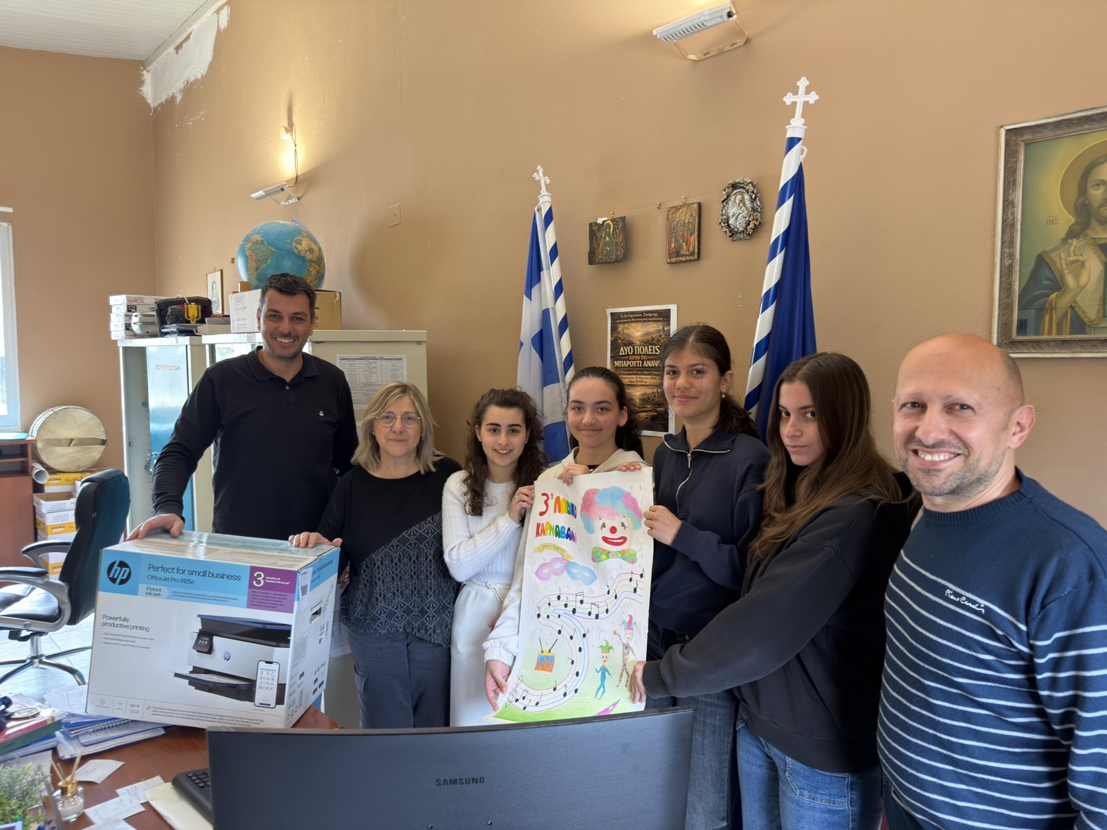 Ένας καινούργιος εκτυπωτής το δώρο της νικήτριας αφίσας του 2ου Γυμνασίου για το 3ο Παιδικό Καρναβάλι Σπάρτης