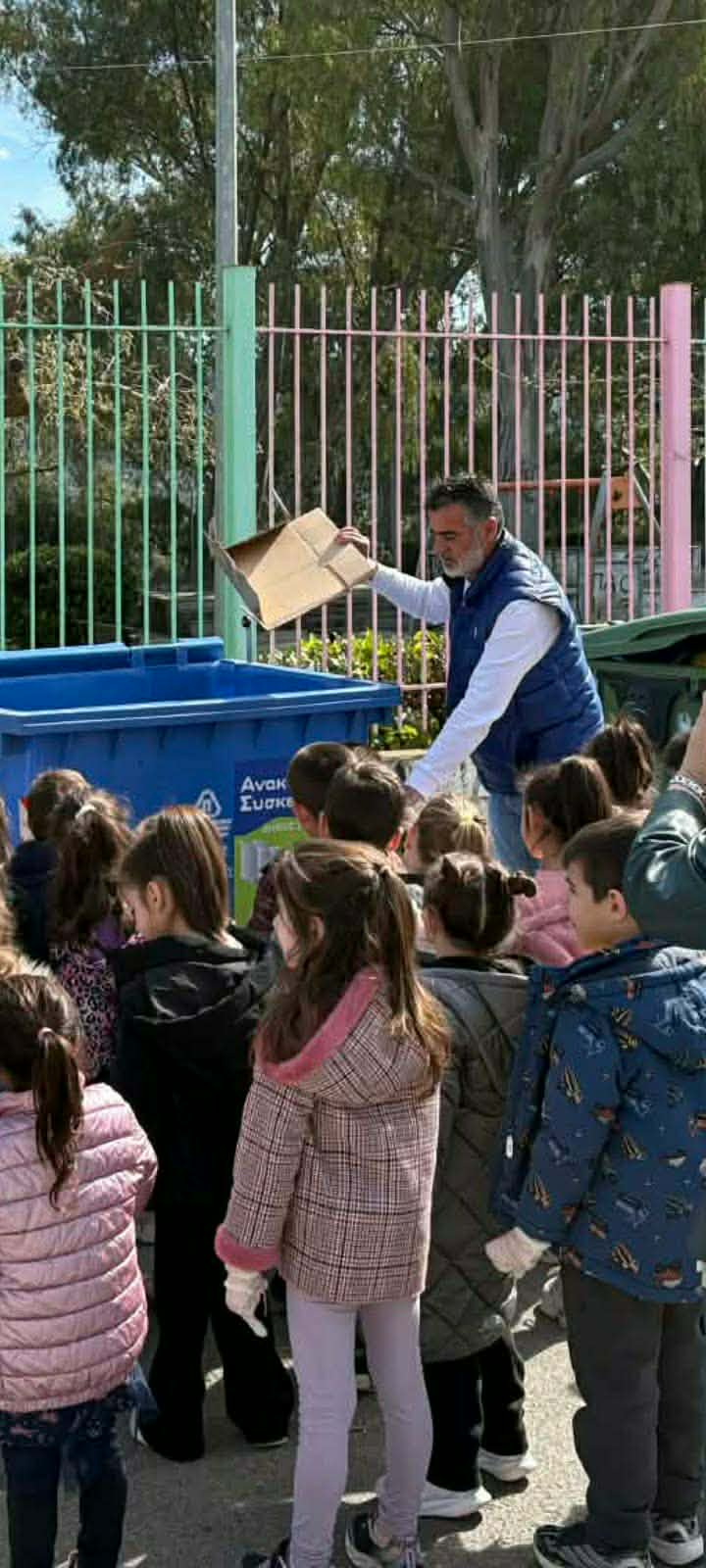Δράση καθαριότητας και ανακύκλωσης στο 8ο Νηπιαγωγείο Σπάρτης - «Θέλω να παίζω σε χώρο καθαρό» το μήνυμα των μικρών μαθητών