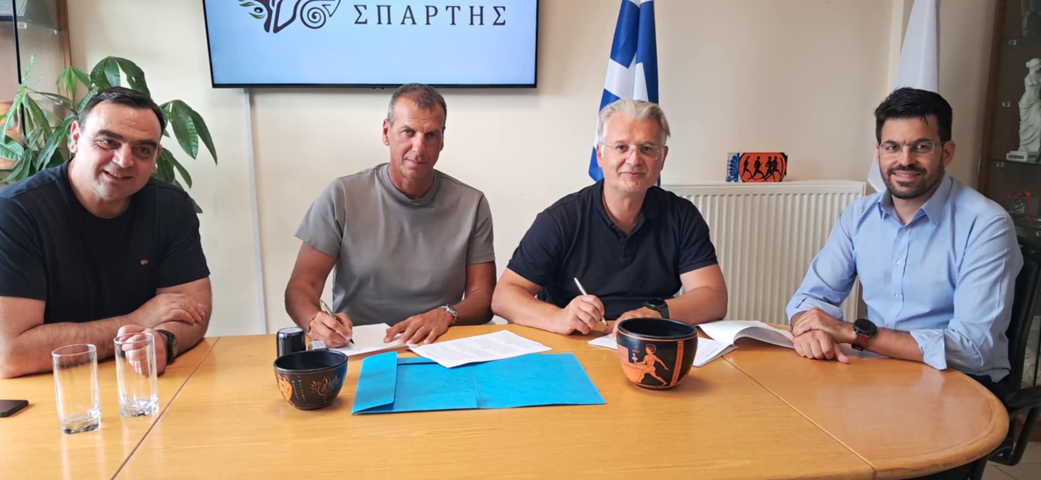 Υπογραφή Προγραμματικής Σύμβασης με την Περιφέρεια για τη συντήρηση του οδικού δικτύου της Δ.Ε. Πελλάνας