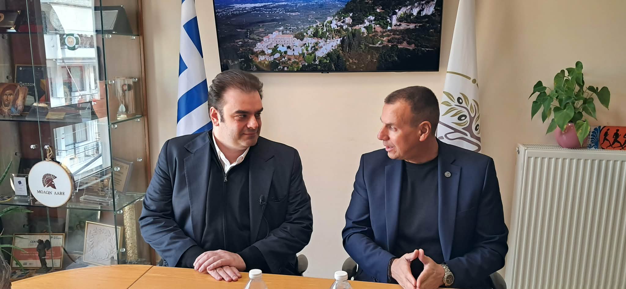 Συνάντηση του Δημάρχου Σπάρτης, Μιχάλη Βακαλόπουλου, με τον Υπουργό Εθνικής Οικονομίας & Οικονομικών και Πρόεδρο του Eurogroup, Κυριάκο Πιερρακάκη 