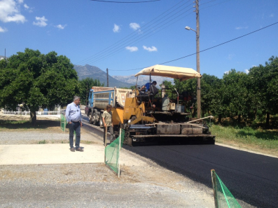 Εκτεταμένα έργα ασφαλτόστρωσης οδοστρωμάτων, στο οδικό δίκτυο της πόλης και των  οικισμών